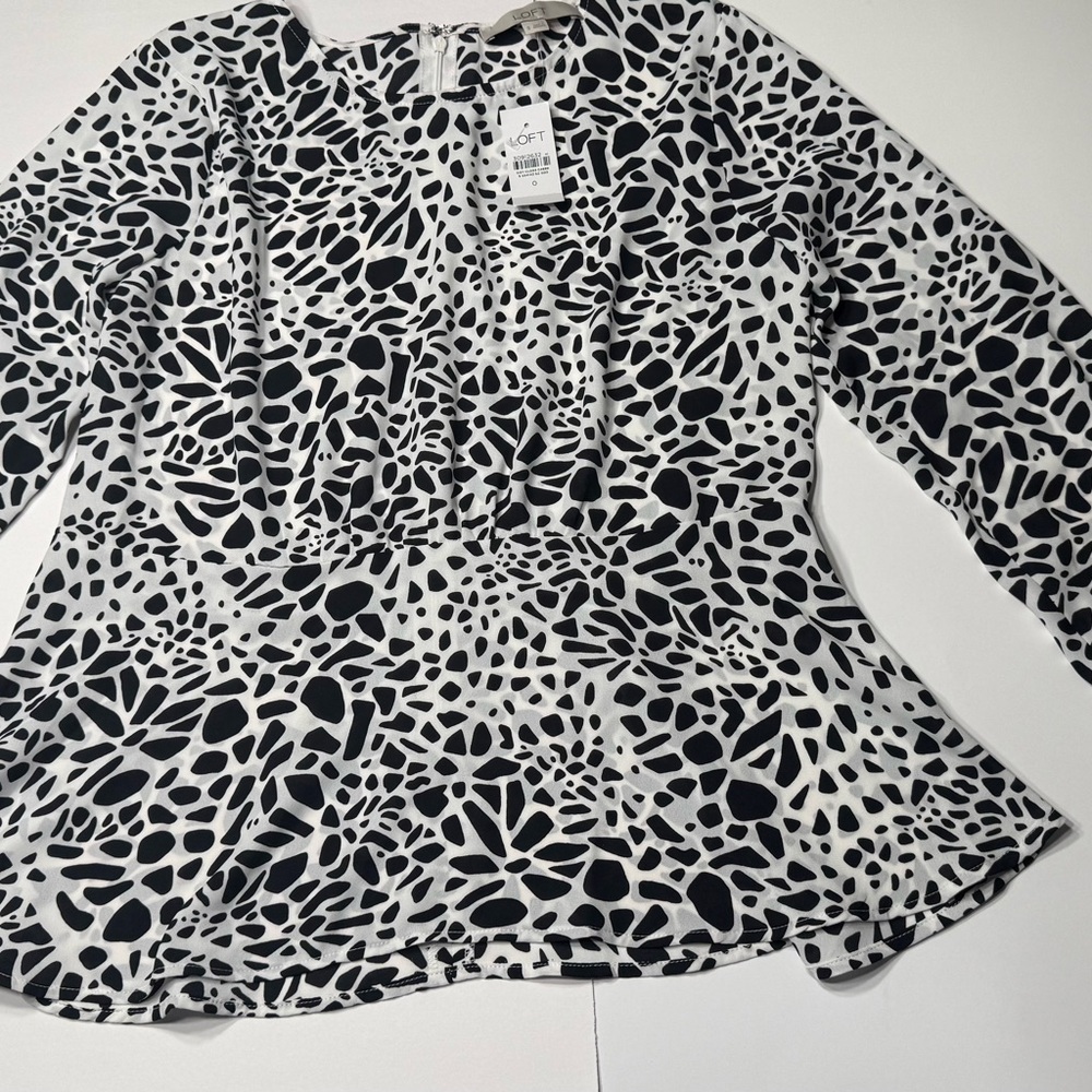 LOFT Women top loose fit Abstract animal Print Blouse size 0